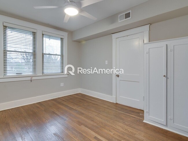 Building Photo - Gorgeously Renovated 3BR/2B Midtown Beauty!!