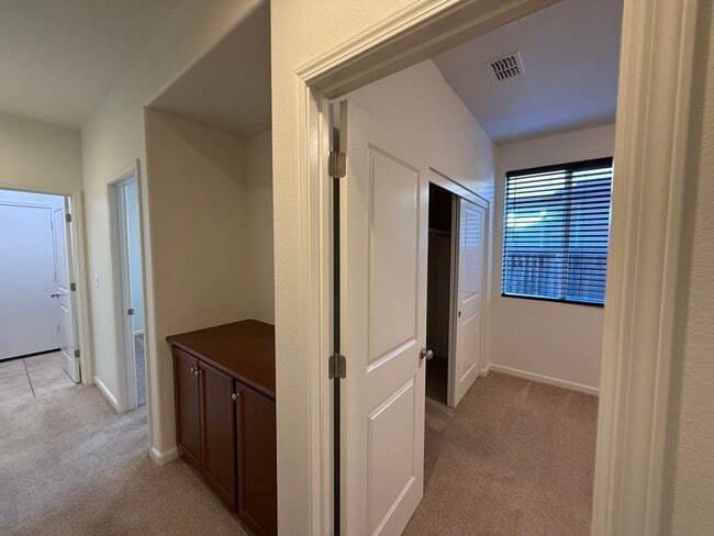 Building Photo - 3 bedroom single story in Manteca!