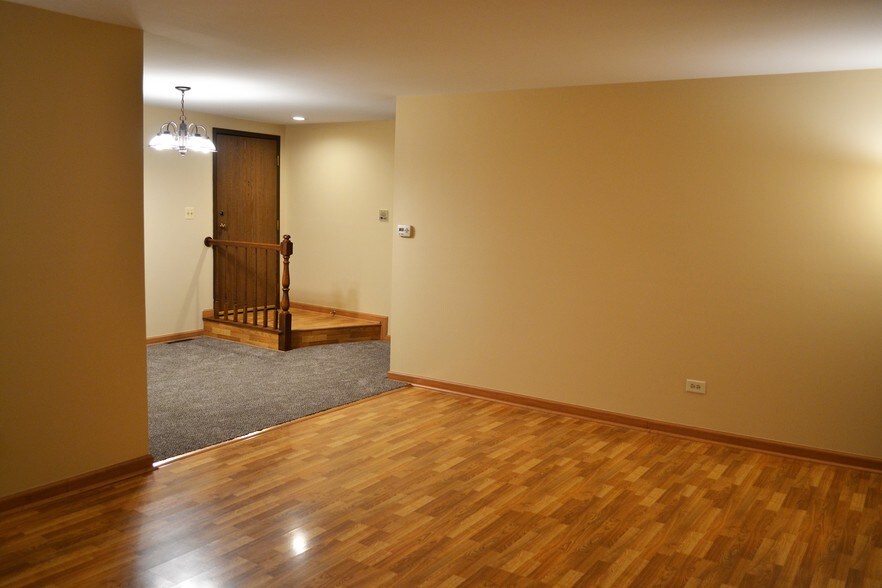 Building Photo - 871 Cross Creek Ct