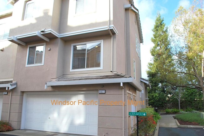 Building Photo - Bright & Modern Townhouse in Beautiful Danville! Close to Blackhawk Plaza!