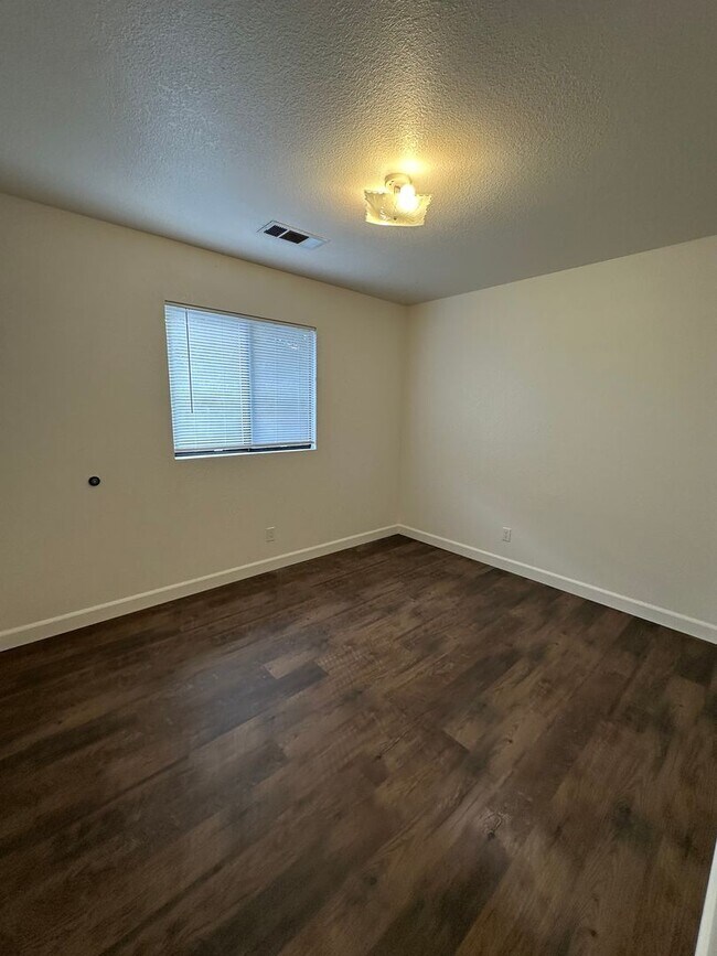 Building Photo - 3494 Magnums Way