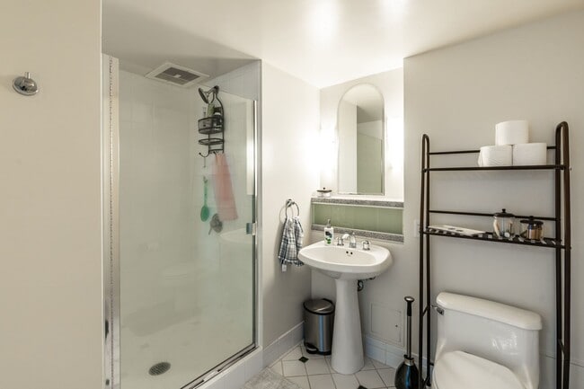 Building Photo - PANORAMIC CITY & OCEAN VIEWS - ONE ARCHER ...