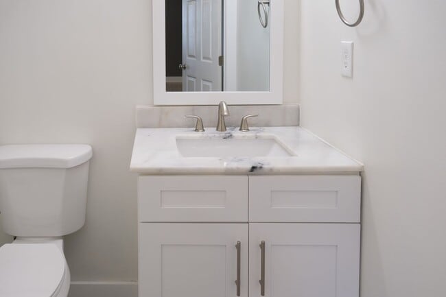 Building Photo - Charming 2BR/2BA Home