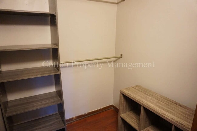 Building Photo - 229 St Luke Ct
