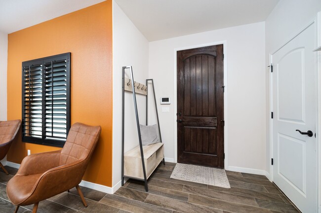 Building Photo - BEAUTIFUL EASTSIDE HOME
