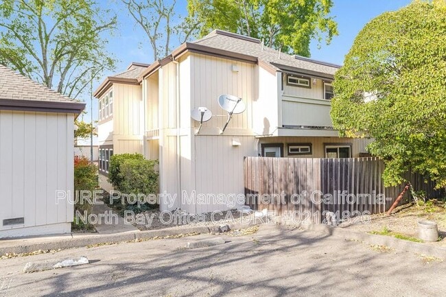 Building Photo - 2326 Tachevah Dr