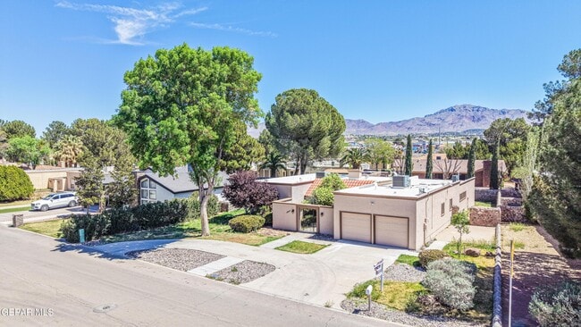 Building Photo - 4945 Vista Grande Cir