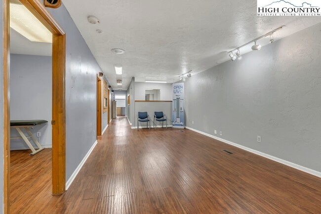 Building Photo - 483 NC-105 Extension