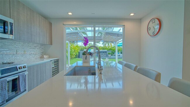 Building Photo - 10360 NW 68th Terrace