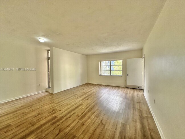 Building Photo - 9175 SW 77th Ave