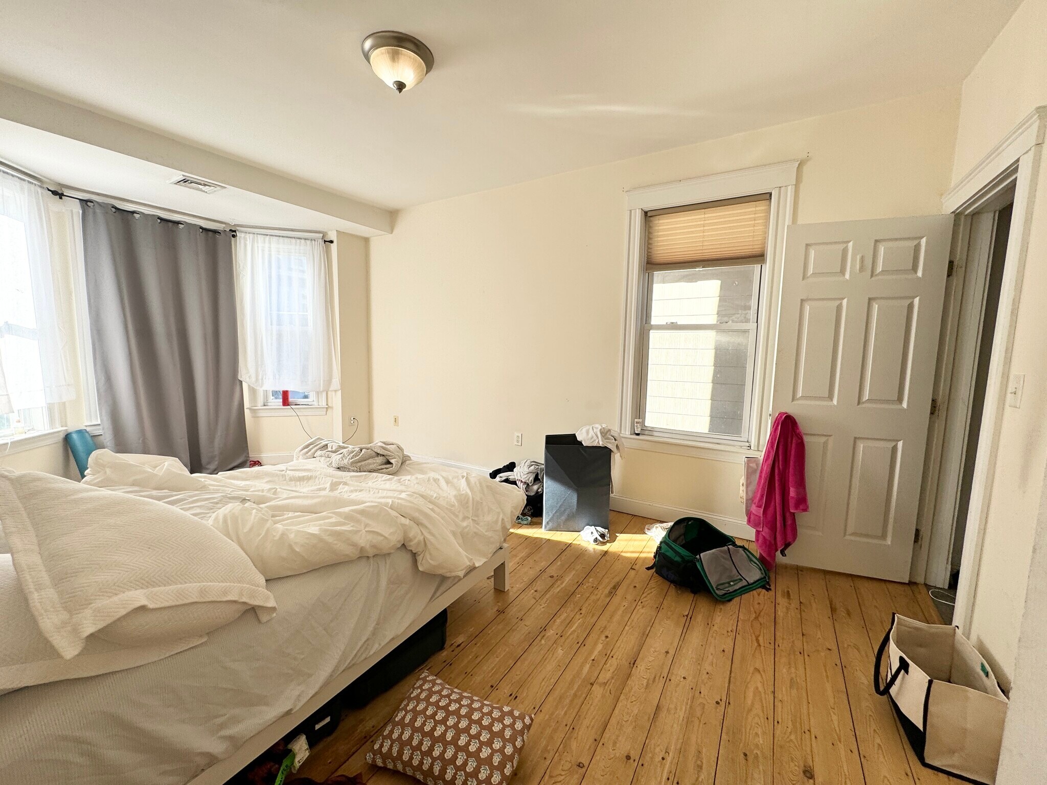 Building Photo - 11 Hillside St