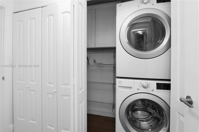 Building Photo - 832 Wallace St