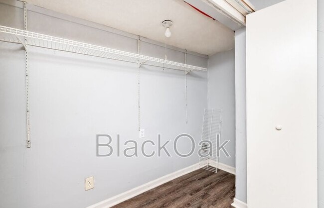 Building Photo - 917 Watt St