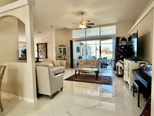 Building Photo - 1947 Fairway Loop