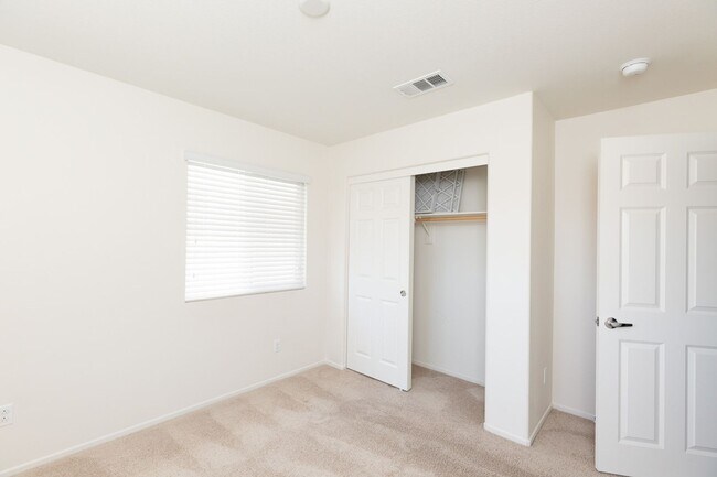 Building Photo - 4 Bed, 3 Bath - Fallbrook Single Family Home
