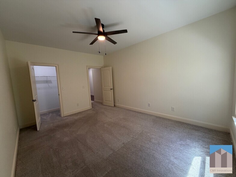 Building Photo - 4805 Carriage Bridge Ln