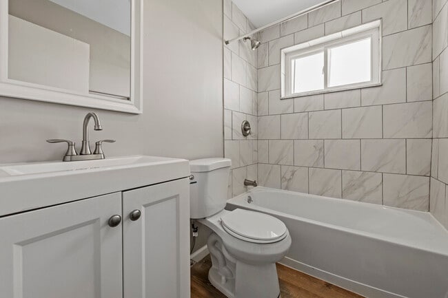 Building Photo - 3892-98 Brittany Circle - 3894