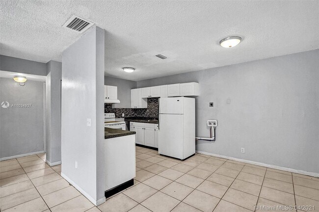 Building Photo - 5316 NW 24th Ct
