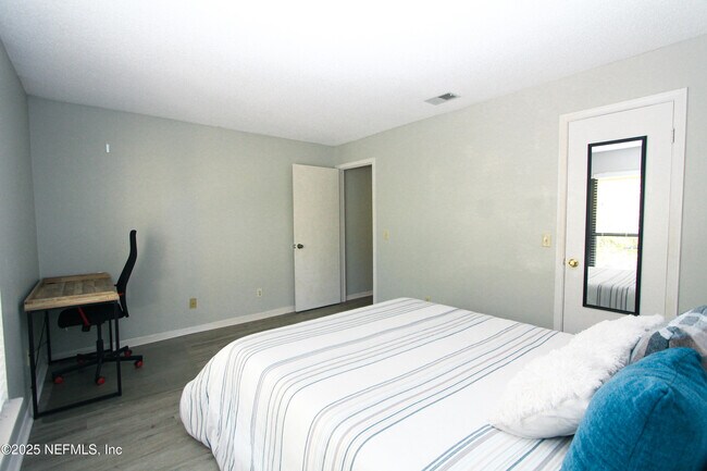 Building Photo - 10200 Belle Rive Blvd