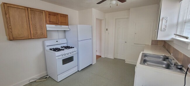 Building Photo - 803 Phay Ave