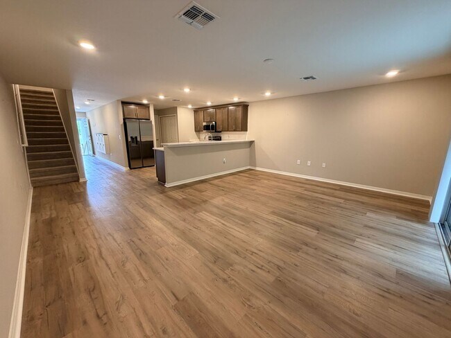 Building Photo - Modern 3BR Townhome in Plant City – Move-In Ready