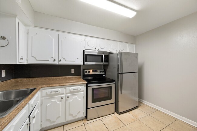 Building Photo - 5204 Arboles Dr