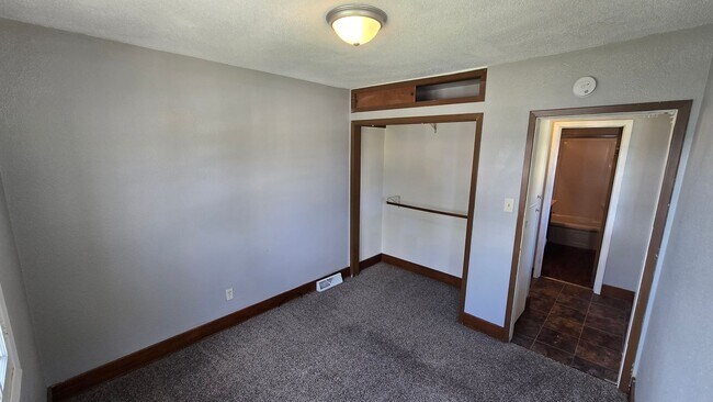 Building Photo - Charming 1 Bedroom Home with Large Yard & Garage