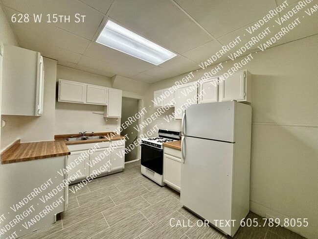 Building Photo - 628 W 15th St