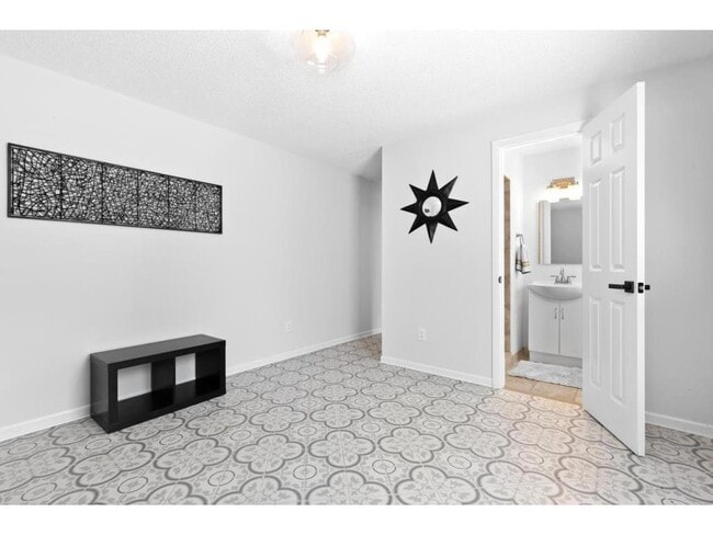 Building Photo - 25455 Nelsine Dr