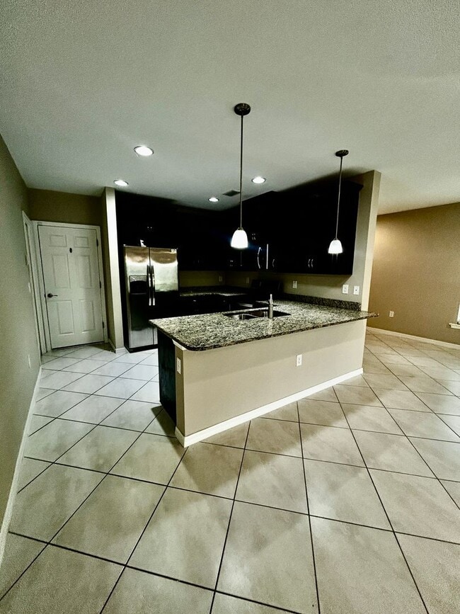 Building Photo - Beautiful 3-Bedroom 2.5 Bath Single-Family Home in Hammock Cove