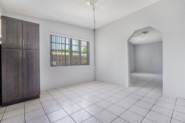 Building Photo - 430 NW 133rd St