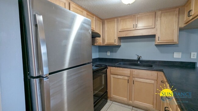 Building Photo - Renovated 1 Bedroom Waterfront Unit in Fort Walton Beach!