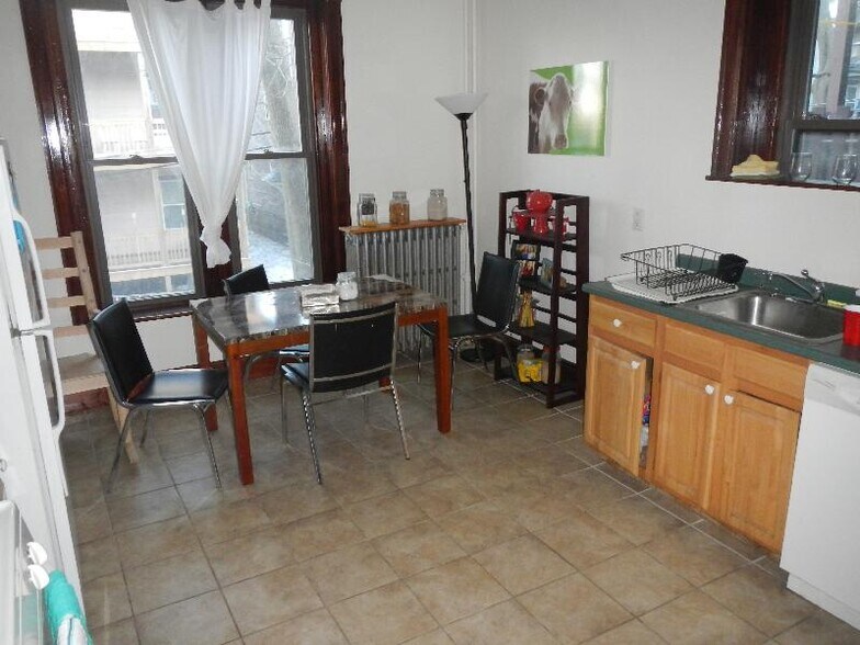 Building Photo - 174 Saint Alphonsus St