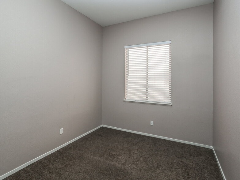 Building Photo - 265 Prairie Rose St