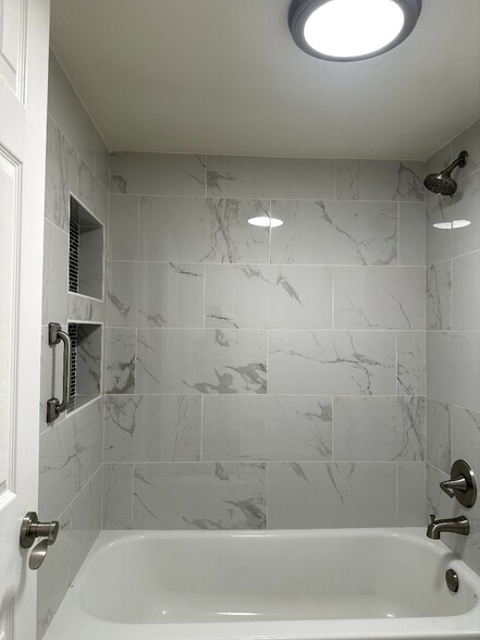 Building Photo - 3825 E Camelback Rd