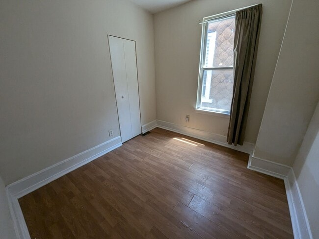 Building Photo - Spacious Home - West Philadelphia