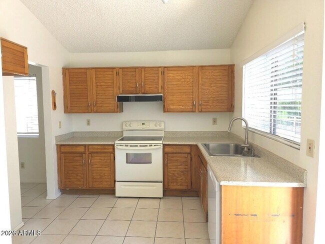 Building Photo - 3034 E Villa Maria Dr