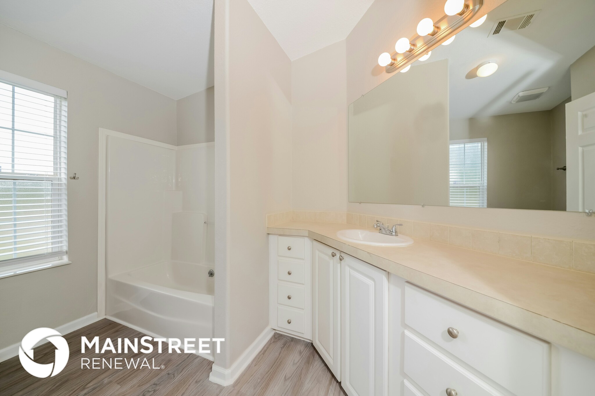 Building Photo - 2516 Jeannin Dr