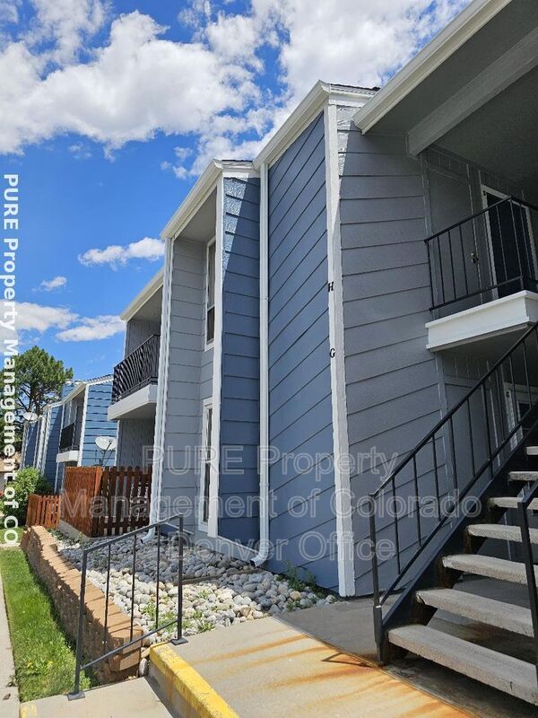 Building Photo - 2390 E Fremont Ave