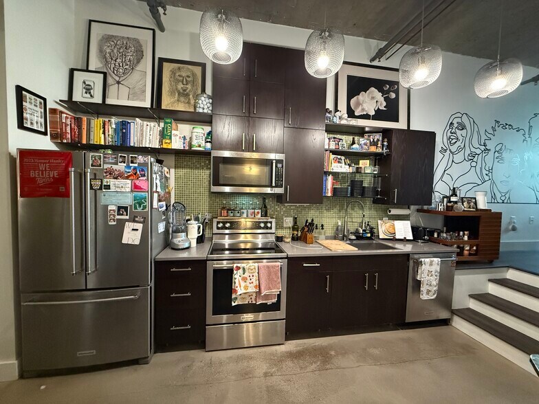 Building Photo - 718 Washington Ave N