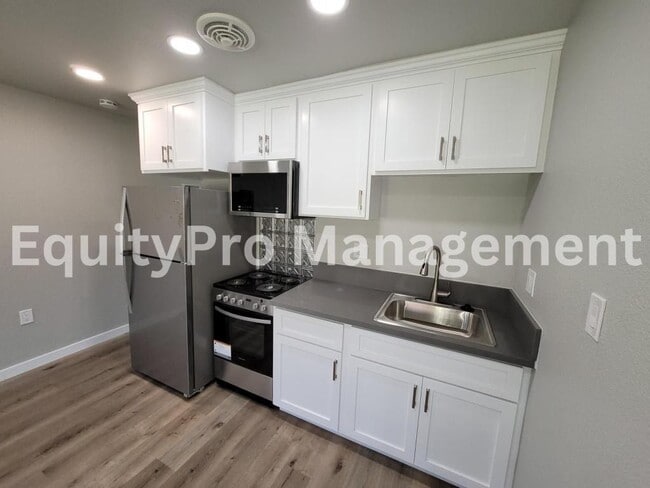 Building Photo - 7043 Pickering Ave