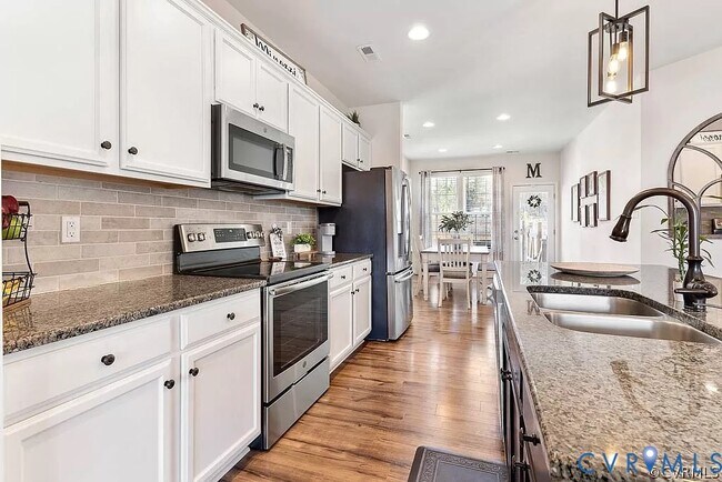 Building Photo - 16913 Thornapple Run