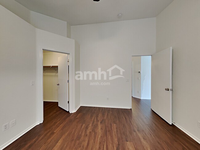 Building Photo - 11583 W Holly St