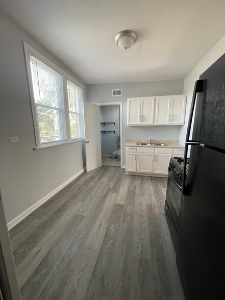 Building Photo - 7912 S Bishop St