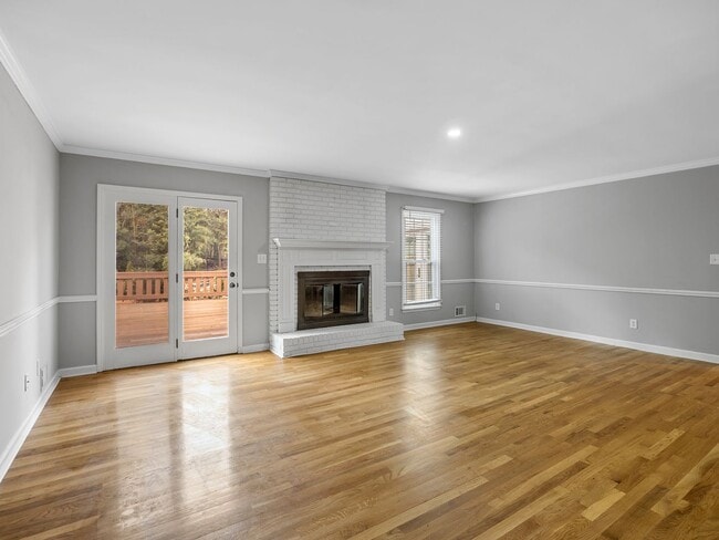 Building Photo - Luxury Living Awaits in this 6 Bedroom, 5 Bathroom Home – Elegant Comfort in a Prime Location