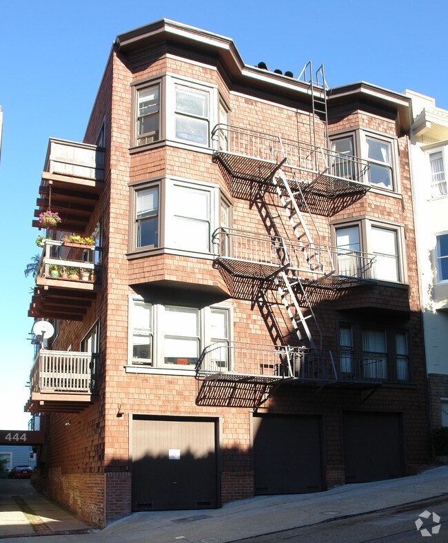 Primary Photo - 444 Lombard St