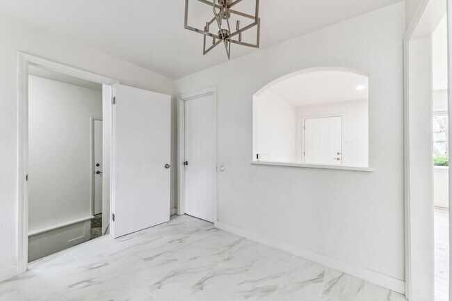 Building Photo - Stunning Single Family Home | 4BR/2BA | 1-Car Covered Parking | Fenced backyard