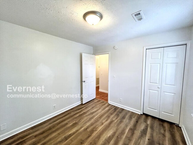 Building Photo - 6601 Amanda Way