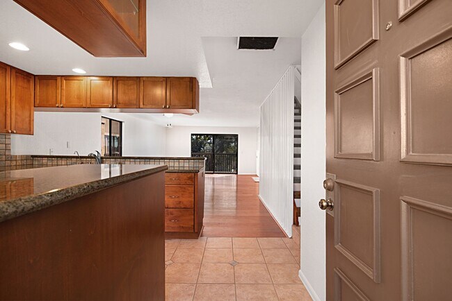 Building Photo - Rarely available Clairemont 3-story end un...