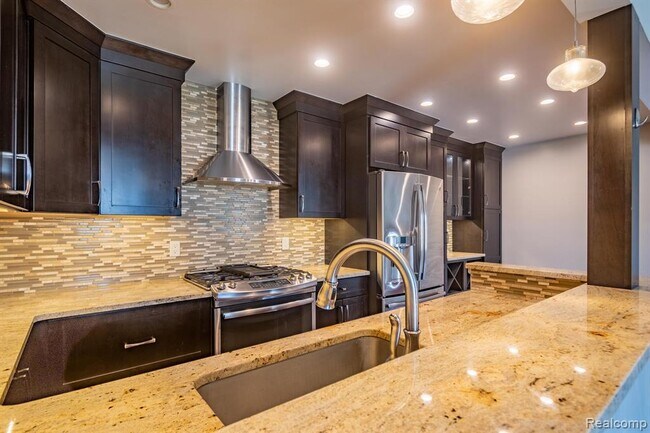 Building Photo - 35243 Turner Dr